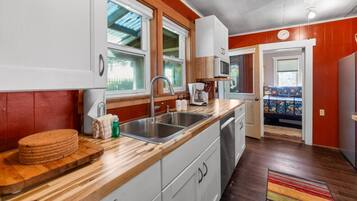 Frigorífic, microones, forn i placa de cuina