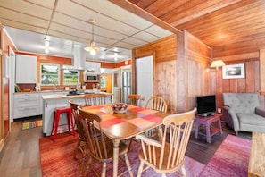 Dining - Oceanside w/Views, Dog-Friendly, Gas Stove (Oceanside)