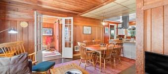 Oceanside w/Views, Dog-Friendly, Gas Stove
