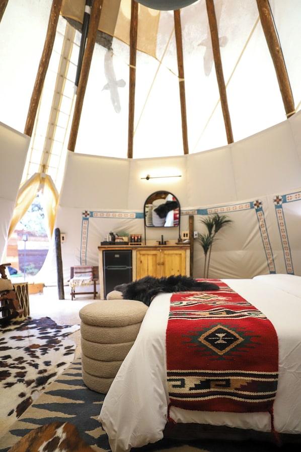 1 bedroom, bed sheets