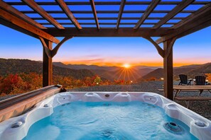 Outdoor spa tub - New Listing! Million Dollar Long Range Views-Hot Tub-King Suite (Bryson City)