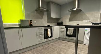 Spacious 6-Bedroom, 8 bathroom Home, Sleeps 12, Perfect for Family & Groups!