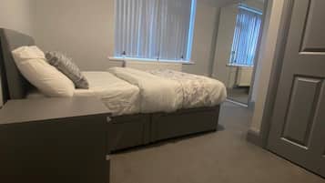 6 makuuhuonetta, silitysrauta/-lauta, ilmainen Wi-Fi, vuodevaatteet