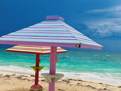 Cozy 2-bedroom apartment in fabulous Freeport with 4 balconies & plenty of space