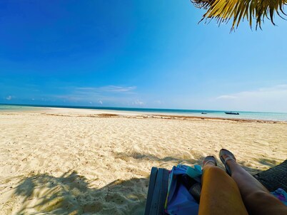 Cozy 2-bedroom apartment in fabulous Freeport with 4 balconies & plenty of space