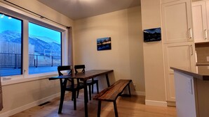 Dining - rent comfort in canmore - central to everything (Canmore)