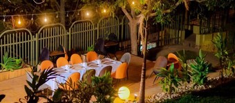 Emerald Villa Cafe & Restaurant