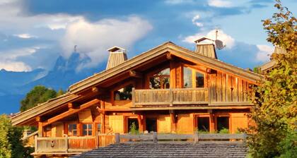 Ultra-cozy chalet in the heart of Megève (sleeps 12)