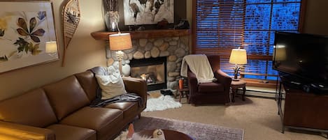 Smart TV, fireplace