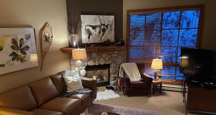 Spacious 4-bedroom Ski-in/Ski-out Townhome at Sun Peaks Resort