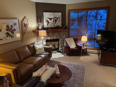 Spacious 4-bedroom Ski-in/Ski-out Townhome at Sun Peaks Resort