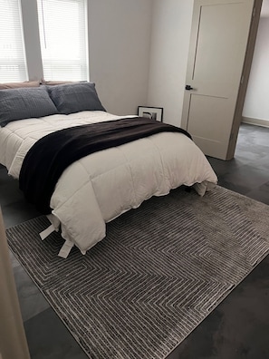 2 bedrooms, free WiFi, bed sheets - Charming 2 Bedroom House - Short Stroll  to the Decatur Town Square (Decatur)