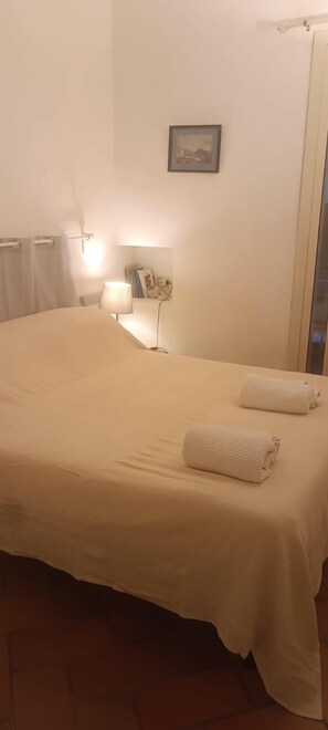 1 bedroom, iron/ironing board, travel cot, WiFi - Alice's house, a cozy and centrally located studio apartment in the heart of Naples (Napoli)