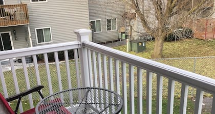 2 BR 2 BA Cozy Retreat Near Everything