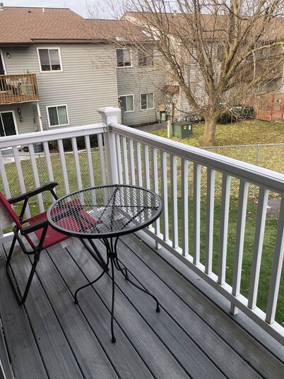 2 BR 2 BA Cozy Retreat Near Everything