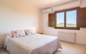 Free WiFi - Gorgeous home in Campanet (Campanet)