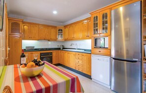 Oven, stovetop, dishwasher, coffee/tea maker - Gorgeous home in Campanet (Campanet)