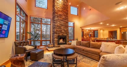 Luxe Lakefront Estate near Minneapolis, Hot Tub, Sauna, Kayaks, Sleeps up to 20