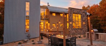 Luxe Lakefront Estate near Minneapolis, Hot Tub, Sauna, Kayaks, Sleeps up to 20