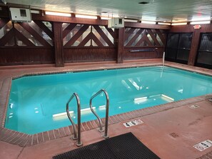 Inomhuspool och uppvärmd pool