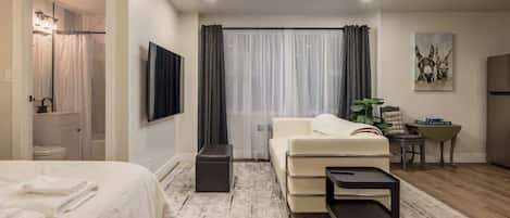 Iron/ironing board, WiFi, bed sheets