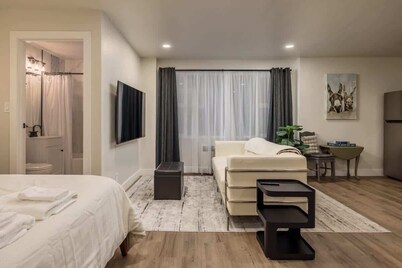 Modern Studio Located in the Center of Downtown