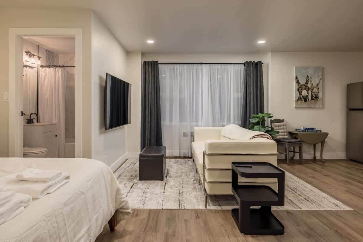 Strykejern/-brett, wi-fi og sengetøy