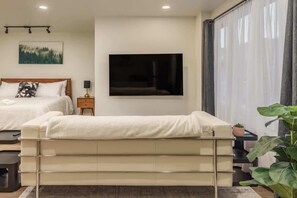 Iron/ironing board, WiFi, bed sheets