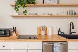 Fridge, microwave, stovetop, dishwasher