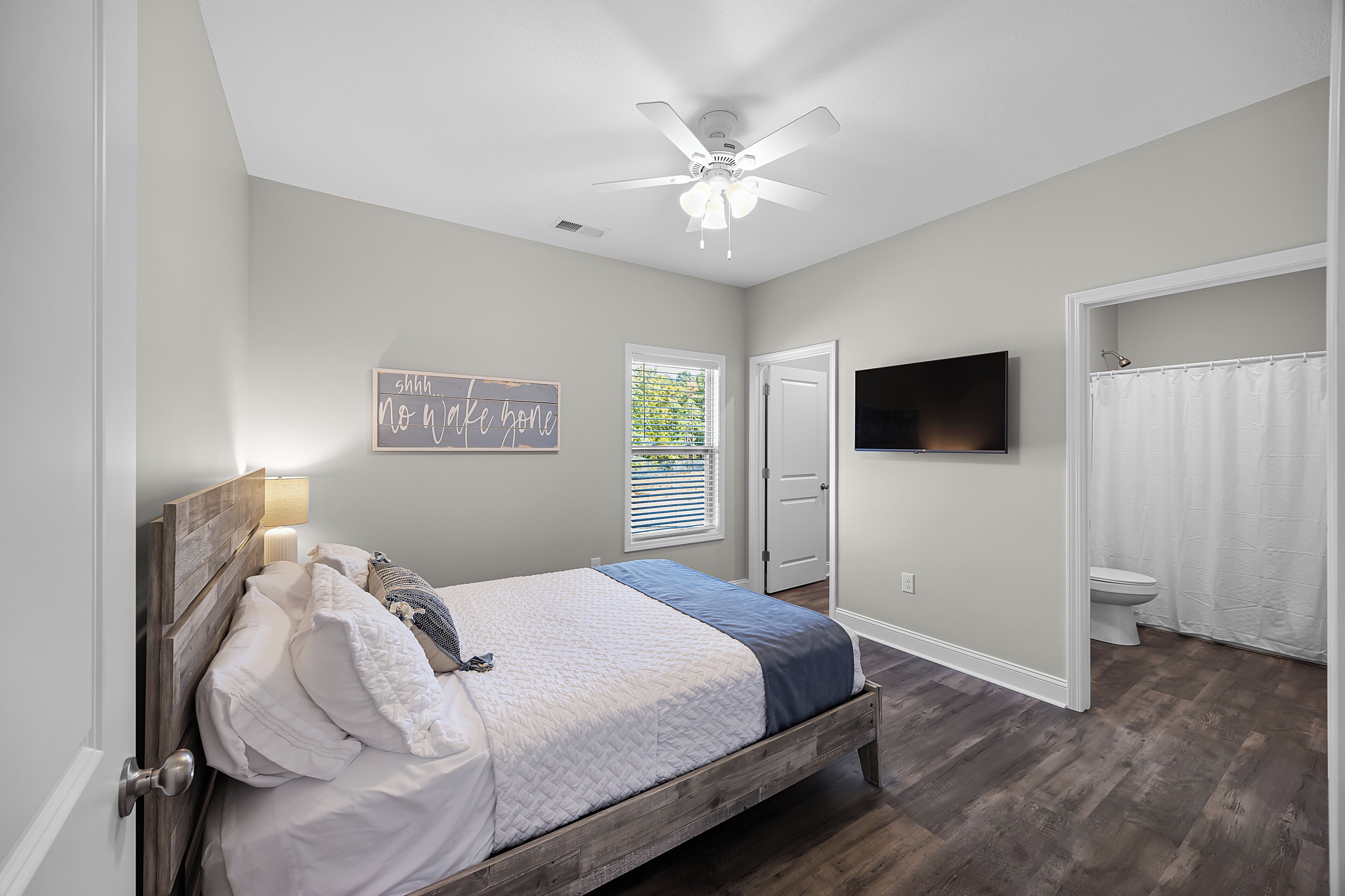 4 chambres, fer et planche à repasser, Wi-Fi gratuit, draps fournis