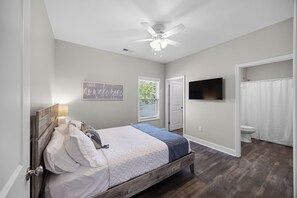 4 bedrooms, iron/ironing board, free WiFi, bed sheets - 4-bedroom Chalet Overlooking Pickwick Landing Golf Course (Counce)