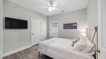 4 bedrooms, iron/ironing board, free WiFi, bed sheets