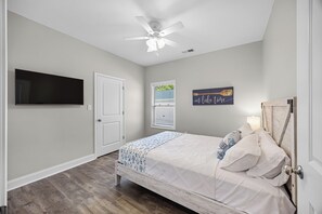4 bedrooms, iron/ironing board, free WiFi, bed sheets - 4-bedroom Chalet Overlooking Pickwick Landing Golf Course (Counce)