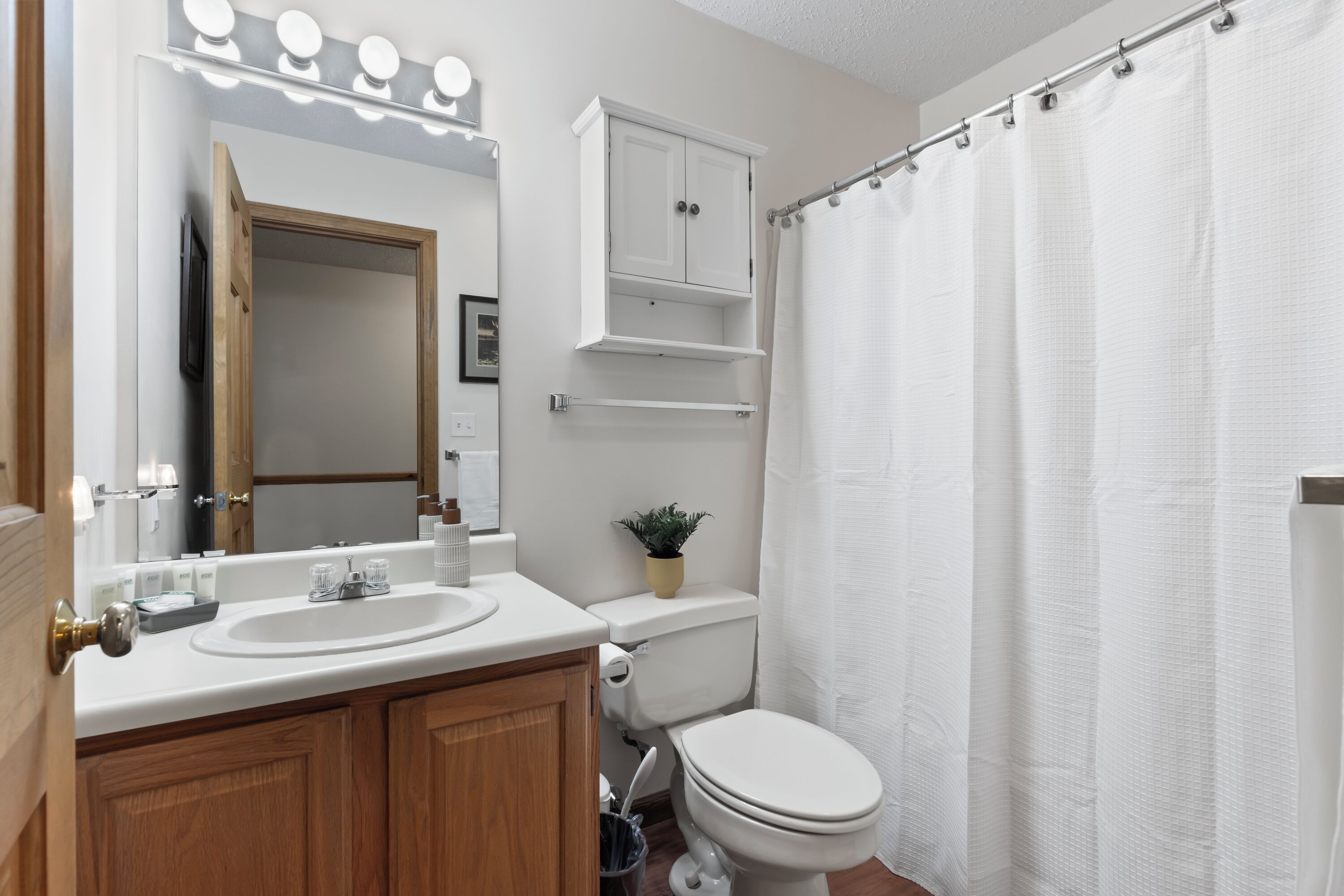 Bruser, hårtørrer, håndklæder, Sæbe