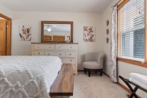 3 bedrooms, desk, iron/ironing board, travel crib