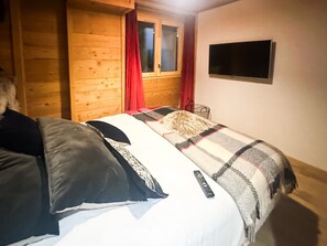 4 dormitorios, tabla de planchar con plancha, wifi gratis y ropa de cama