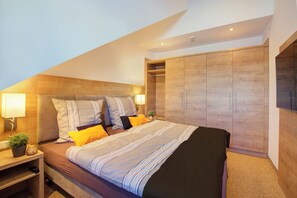 2 bedrooms, iron/ironing board, travel cot, free WiFi