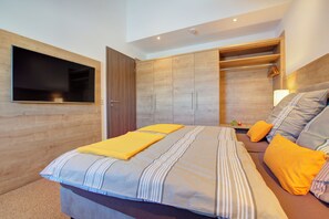 2 slaapkamers, een strijkplank/strijkijzer, reisbedje, gratis wifi