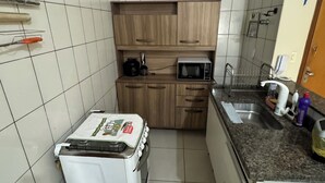 雪櫃、微波爐、爐具、廚房用具/餐具/器皿