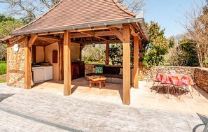 Outdoor dining - Cozy home in Frayssinet-le-Gélat (Frayssinet-le-Gélat)