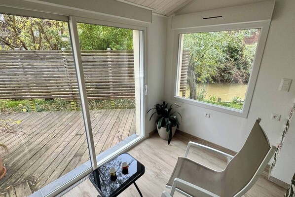 Interior - Annie's peaceful waterfront home (Arques)