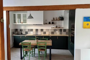 Dining - Annie's peaceful waterfront home (Arques)