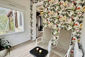 Interior - Annie's peaceful waterfront home (Arques)