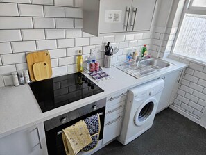 Refrigerador, microondas, horno, placa de cocina