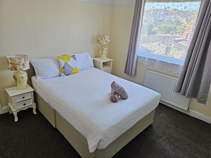 4 Schlafzimmer, Schreibtisch, WLAN, Bettwäsche