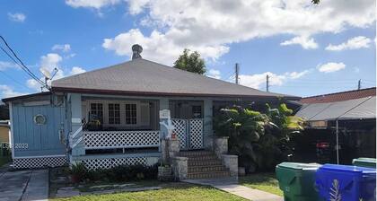 Centrally located 2-bedroom & 1-bathroom in Little Havana, Miami w/AC WiFi C1&2
