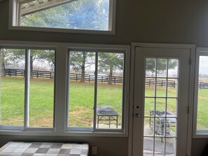 Interior - Charming 3-bedroom detached cottage on horse farm near Lexington and Georgetown. (Paris)