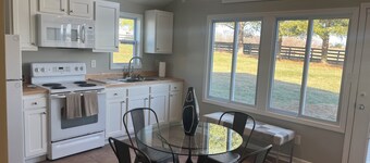 Charming 3-bedroom detached cottage on horse farm near Lexington and Georgetown.