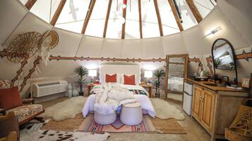 1 bedroom, bed sheets