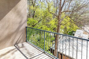 Property grounds - Charming 2-bedroom condo with AC, WiFi in lovely Atlanta (Atlanta)